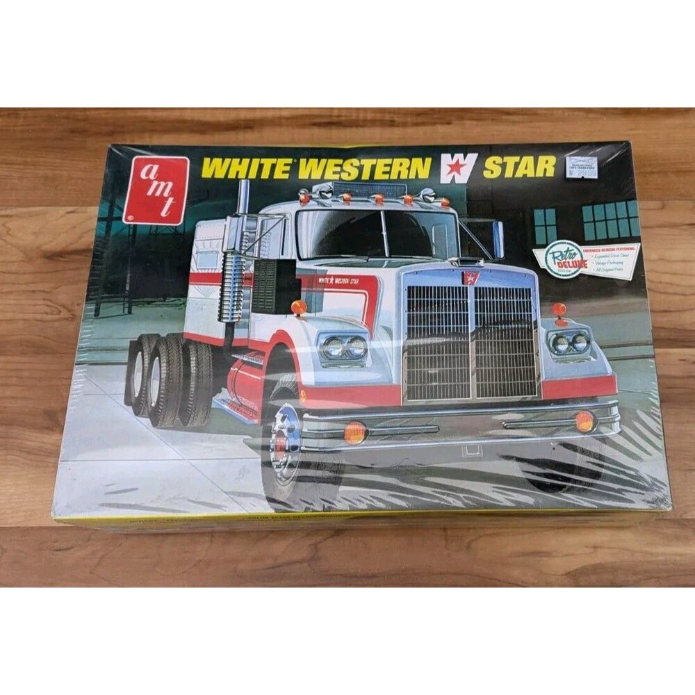 AMT 1/25 scale White Western Star truck Plastic Model Kit AMT724/06